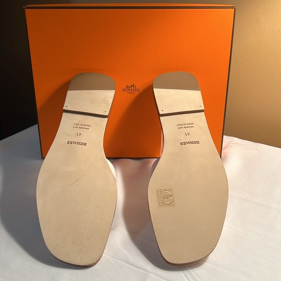 🔥 💯 Authentic Hermes’ Paris Oran Sandal - Picture 2 of 6